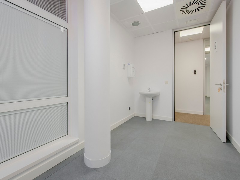 Edificio de Oficinas Julián Camarillo, 29